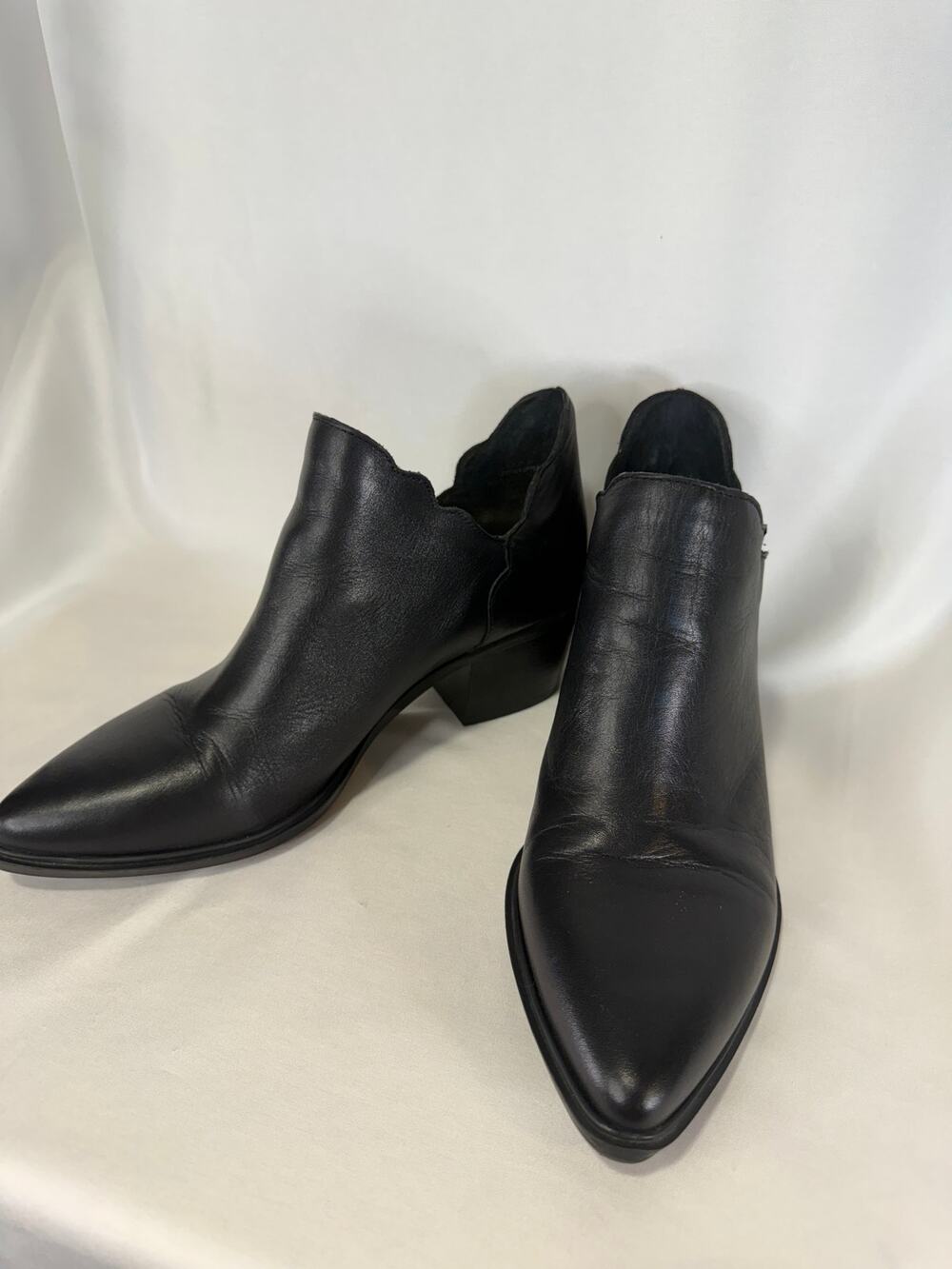 Betsey Johnson Women’s 7M Black Leather Pointed Toe Western Ankle Booties